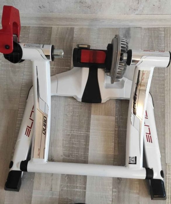 Велотренажор Elite Qubo Fluid