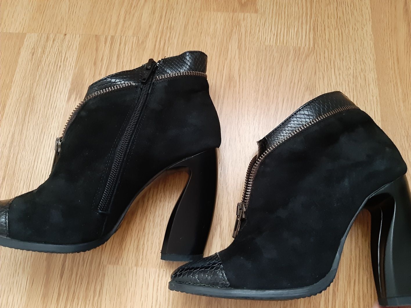 Botine retro piele