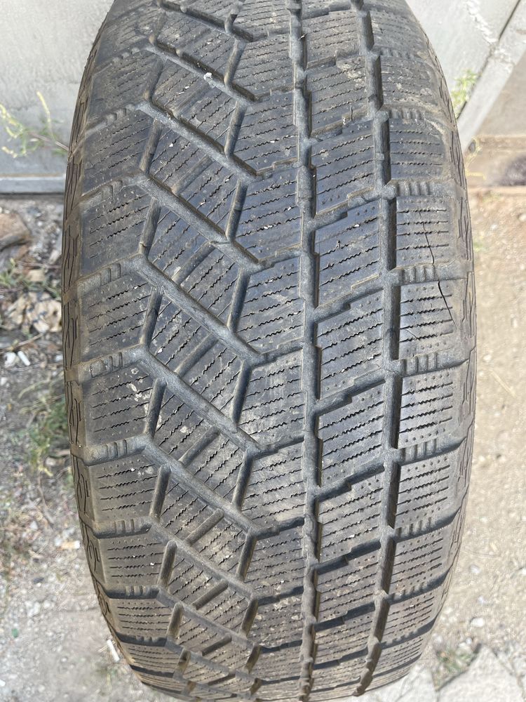 Резина 285/60/R18 зимние. В отличном состояние .