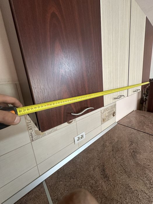 Vand mobila de bucatarie cu electrocasnice