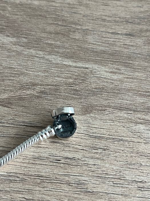 Твърда гривна за талисмани тип Пандора