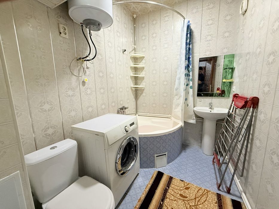 Srochno 3 xona Novosrtroyka sotaman 1-etaj