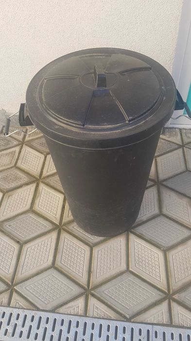 pubele gunoi , cos frunze