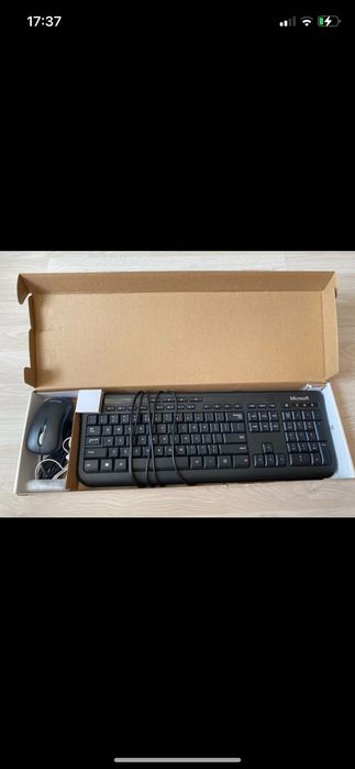 Tastatură și mouse compatibile cu PC