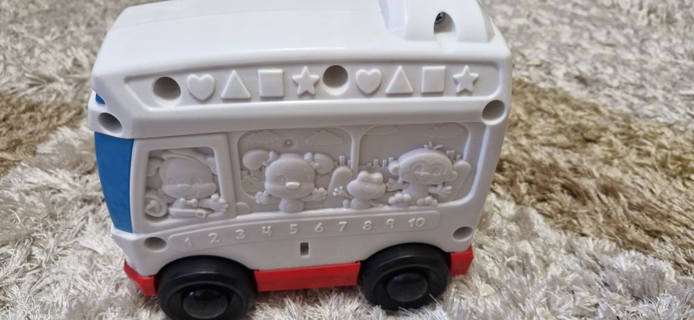 Autobuz cu lumini si sunete