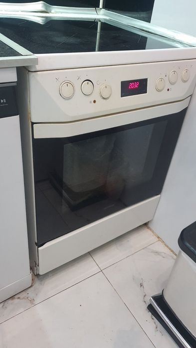 Фурна с керамичен плот beko