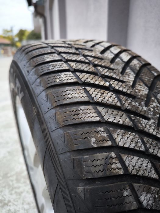 4 бр. Гуми + джанти Touareg 235/60-18 Дот 23