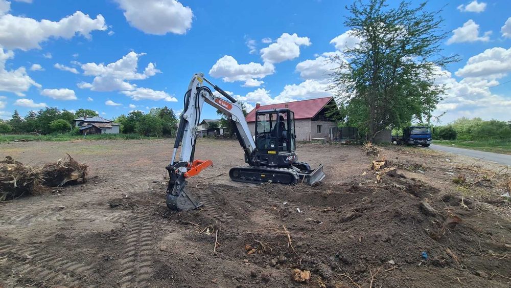 Inchiriere utilaj Excavator, Bobcat, Basculanta, Tocator vegetale