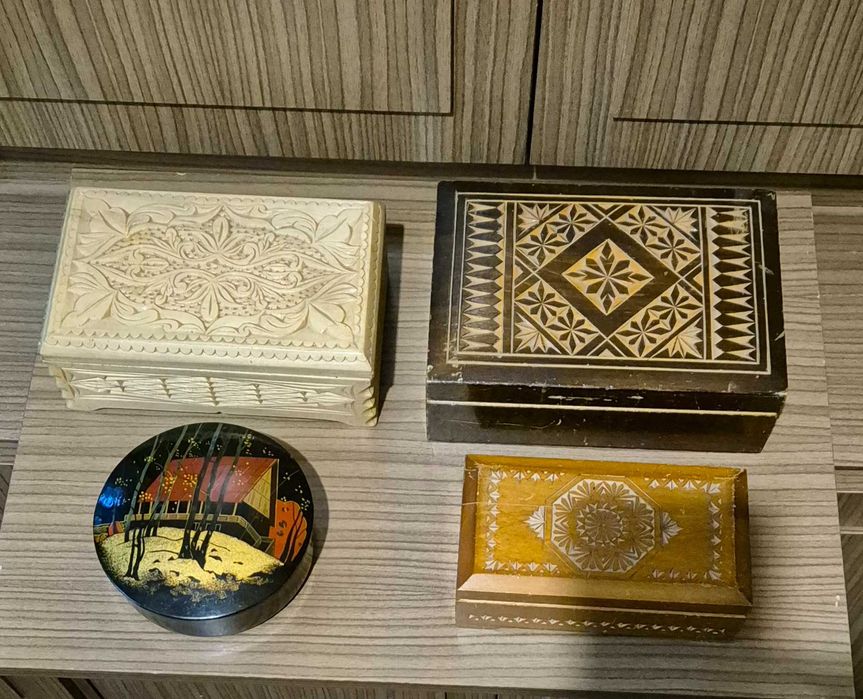Шкатулки декоративные и изделия из дерева , кожи , керамики и металла.