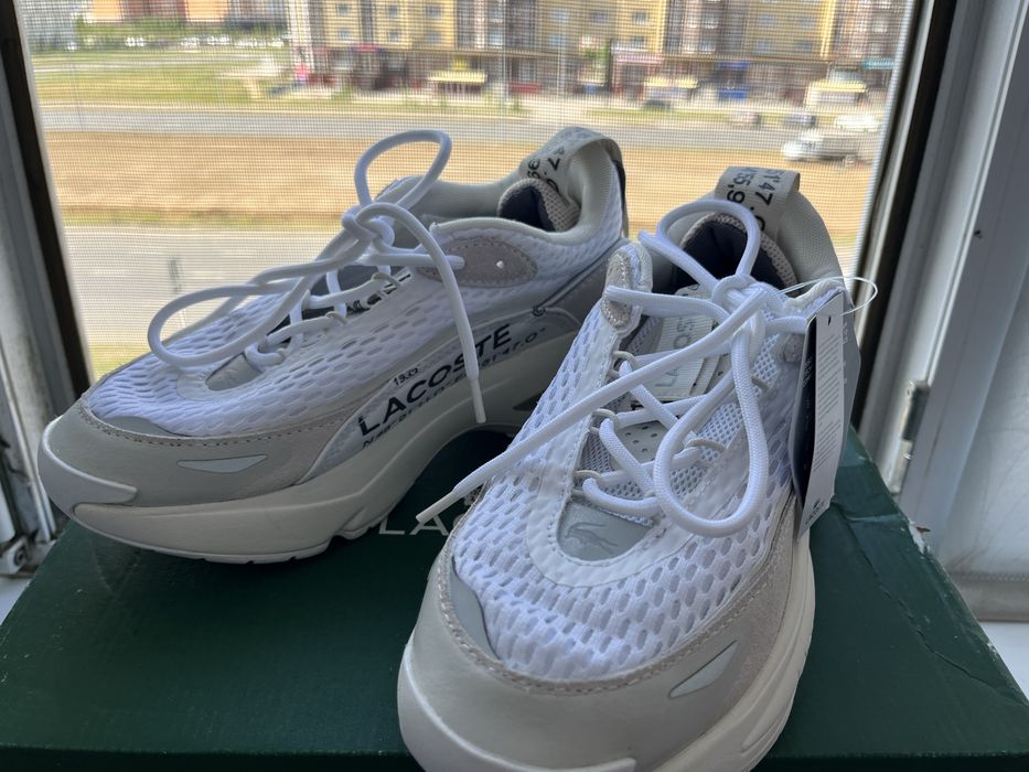 Продам кроссовки новые