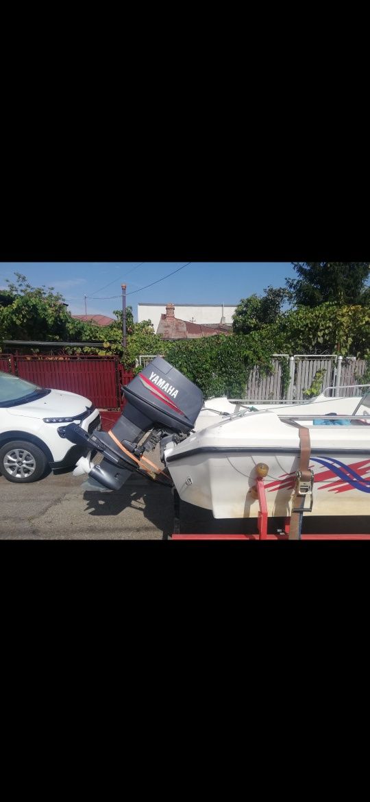 Vând ansamblu barcă, motor, periodic
