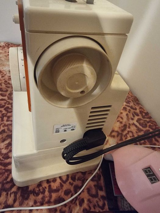 Шевна машина SINGER 6102