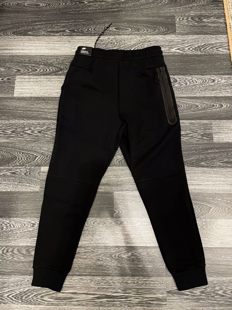 Pantaloni Nike Tech Fleece