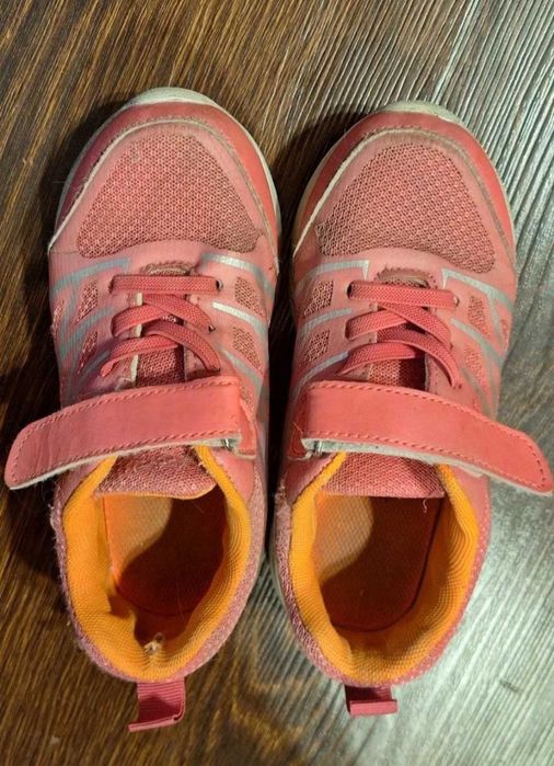 Кроссовки для девочки  30-31 размер