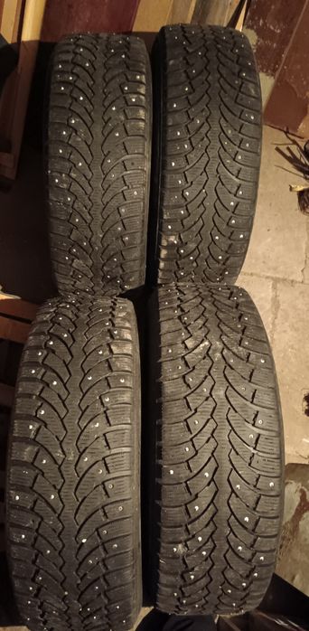 Продам комплект шин 215/65 R16