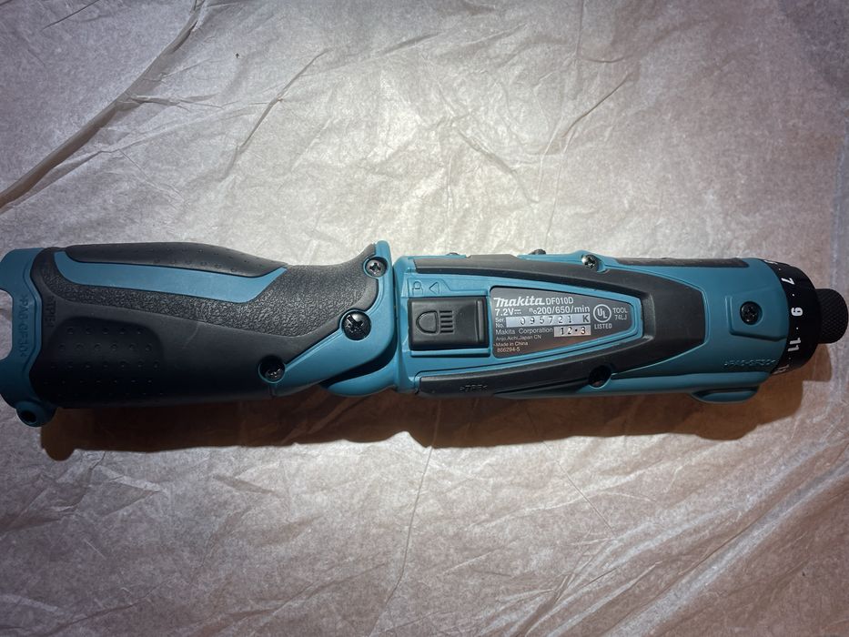 Makita DF010D șurubelniță nouă