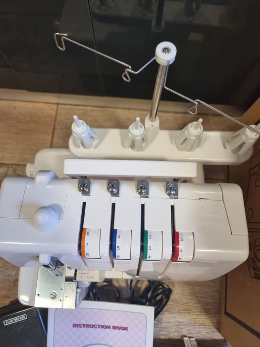 Masina de surfilat casnica Merrylock 2020