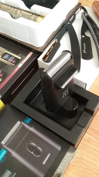Shaver model nou cu trimmer nas