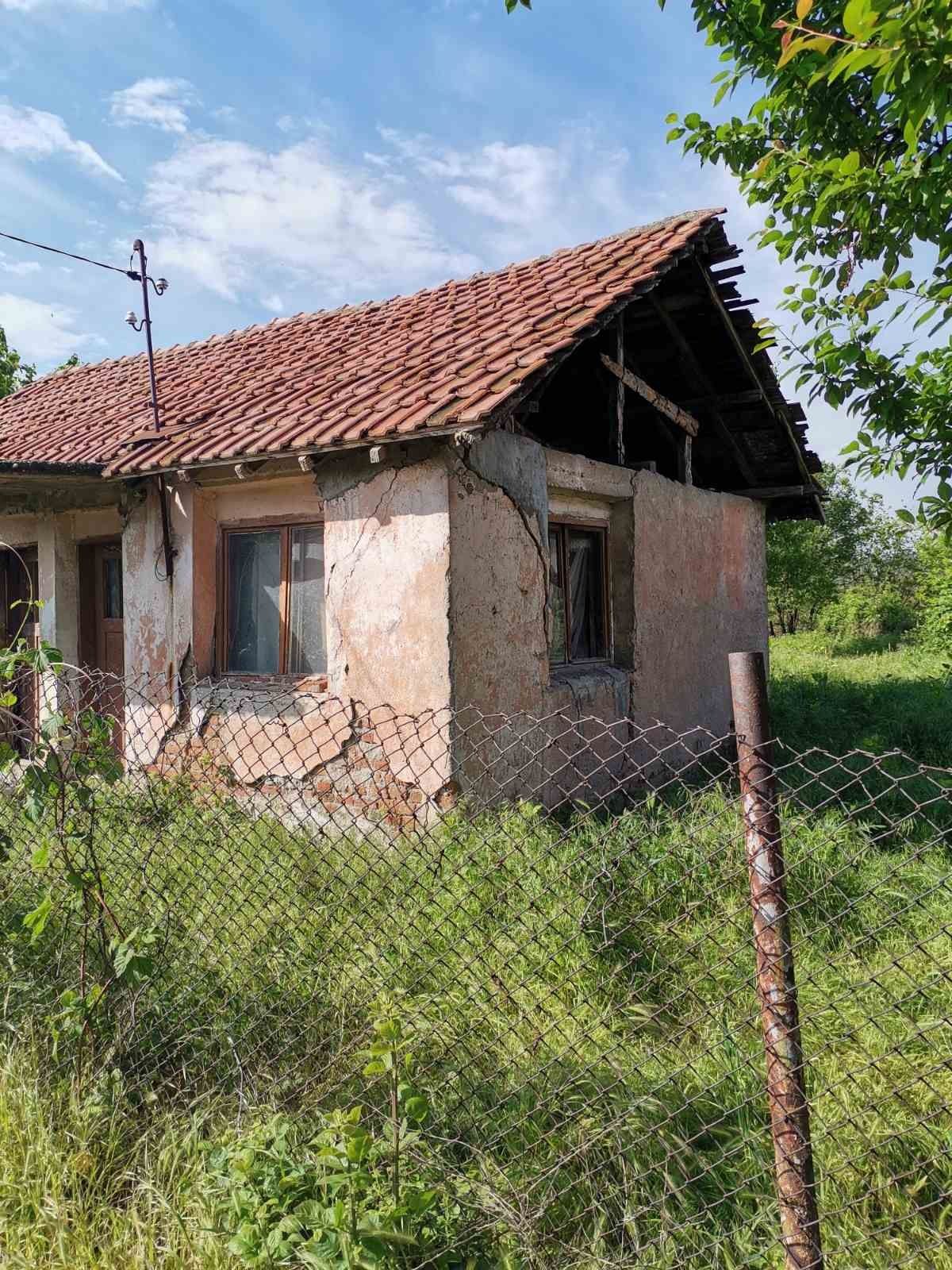 Продава къща в с.Усойка общ.Бобошево