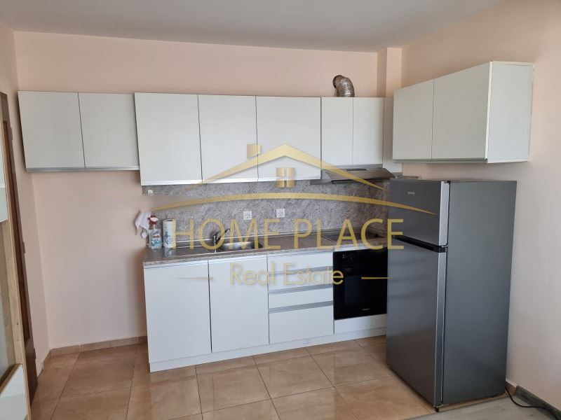 Дава се под наем Двустаен апартамент в Варна, Цветен квартал - 70 кв.м за 561 € - Снимка #2