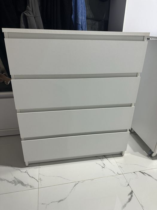 Comoda 4 sertare folosita cateva luni