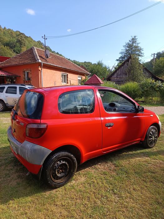 Vând sau schimb Toyota Yaris