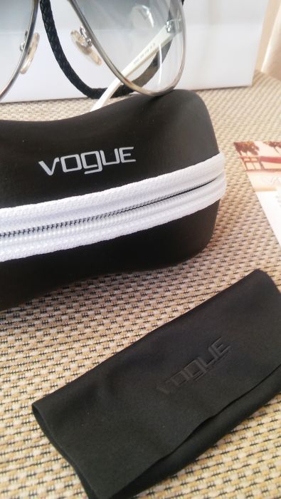 Чисто нови очила на Вог - оригинални