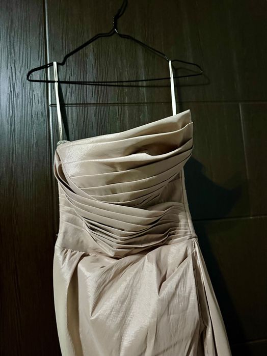 Официална рокля - шампанско / пепел от рози