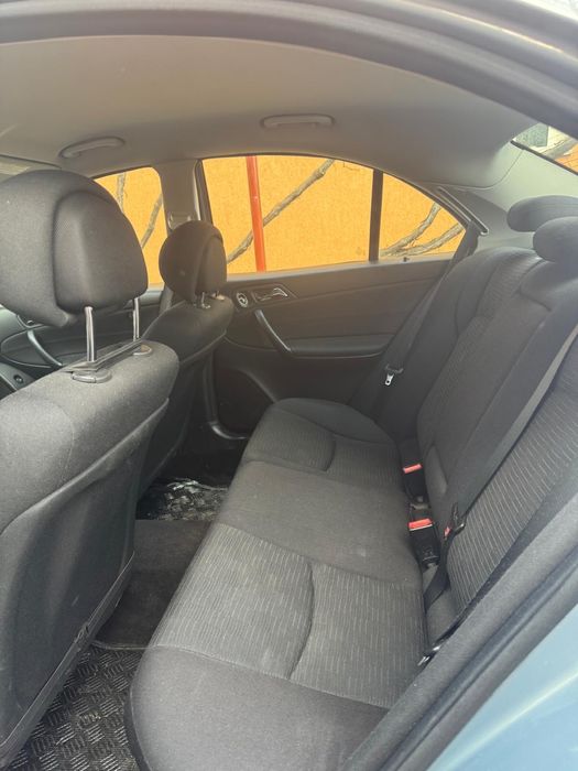 Mercedes C200.