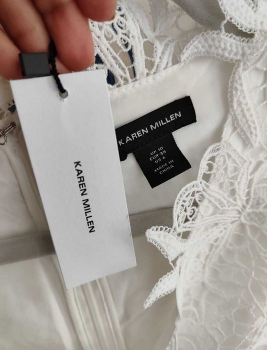 Бяла рокля Karen Millen с гипюрена дантела