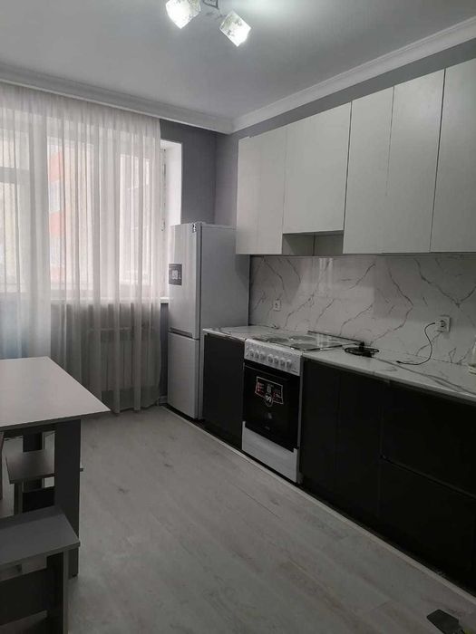 сдается 1- комн квартира Семье
ком услуга, интернет  отдельно