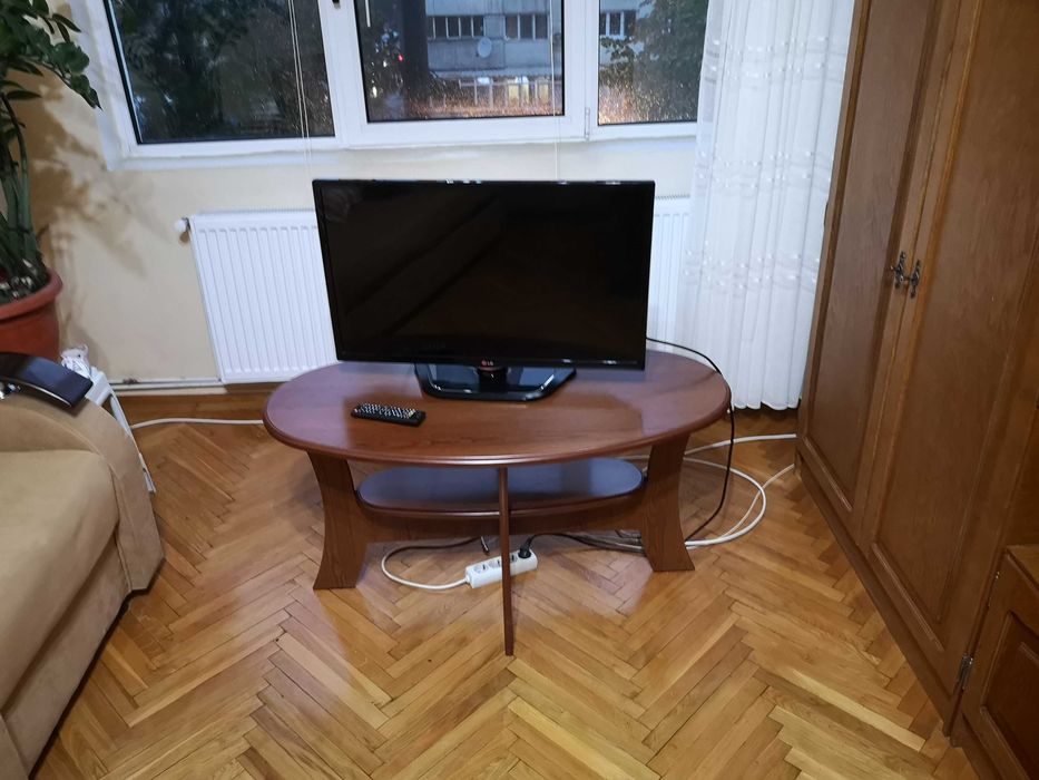 Masuta sufragerie impecabila, lemn si mdf furniruit