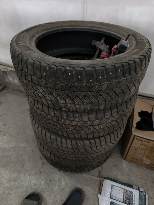 Продам Шина 215/55R17