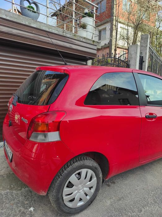 Продавам Тойота Ярис 2009 в много добро състояние