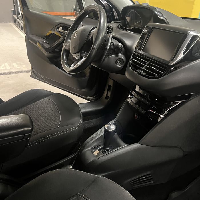 PEUGEOT 208, 2017 година