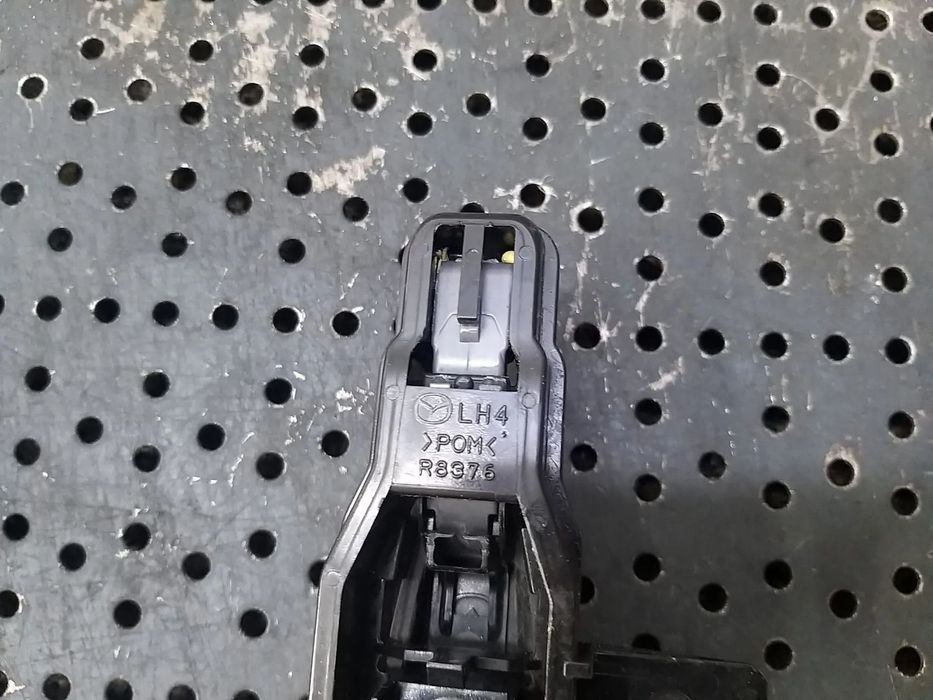 Maner usa stanga fata mazda 2 lh4r8376