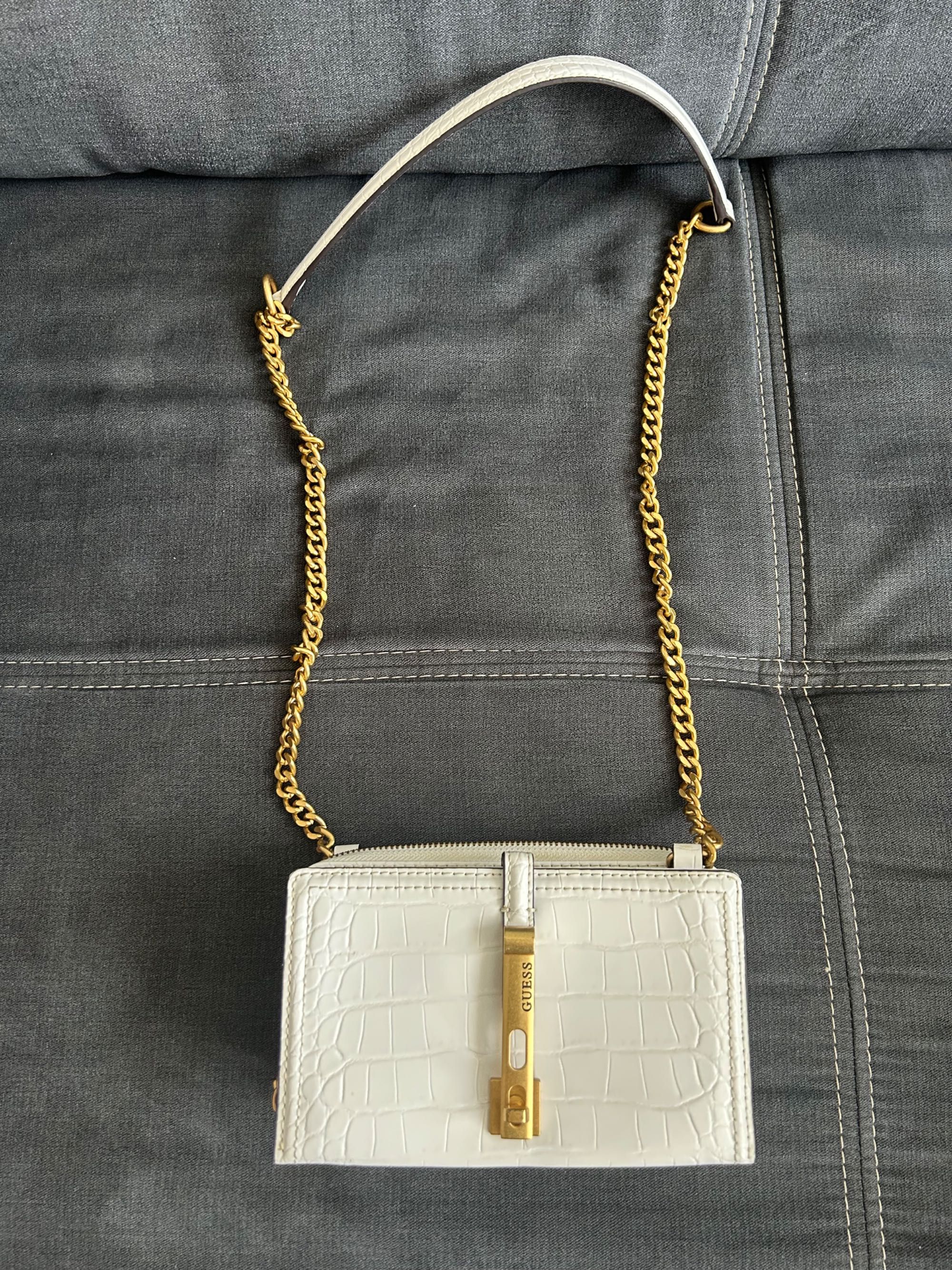 Дамска чанта Guess