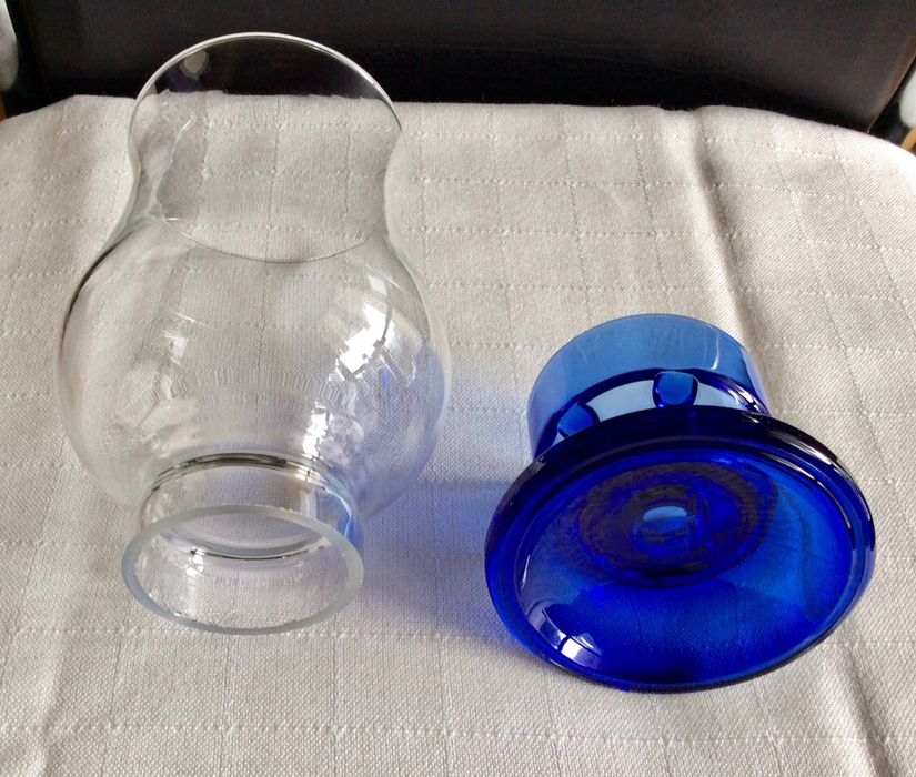 свещник - стъклен - състои се от 2 части