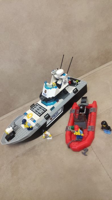 LEGO City 60129 - Полицейска патрулна моторница