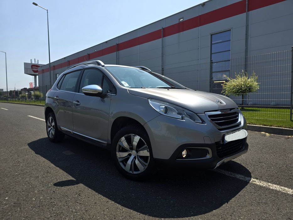 Peugeot 2008  1.2 benzină