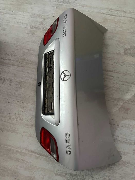 Заден капак и стопове мерцедес clk