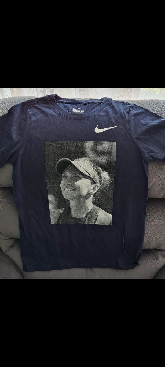 Tricouri Nike Simona Halep cu semnatura