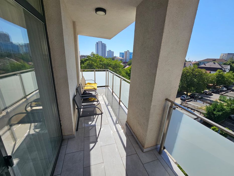 Proprietar vand apartament cu 3 camere