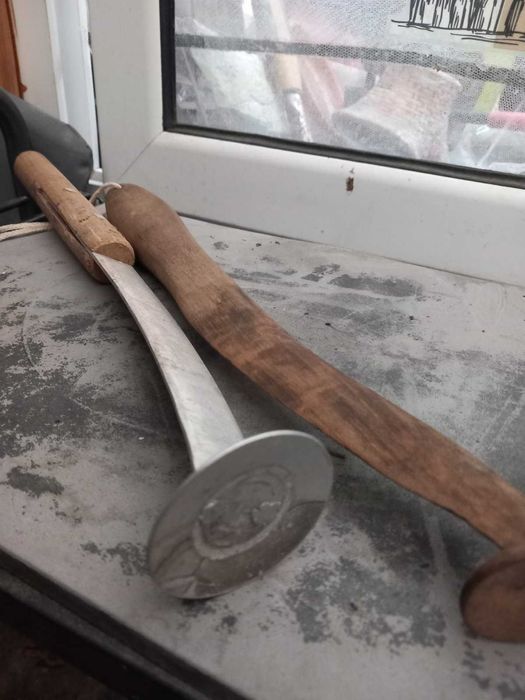 Кльонк за сом, два вида