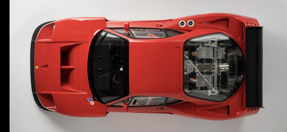 FERRARI F40 1:8 diecast