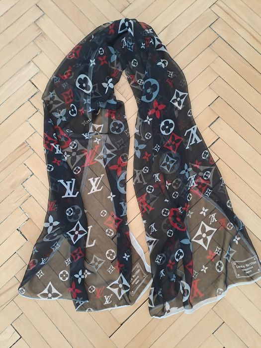 Louis Vuitton разкошен шал