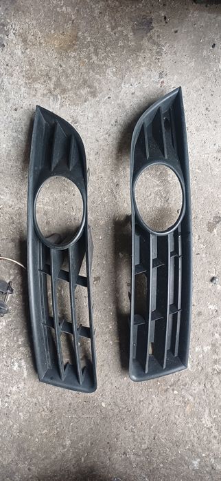 Grila stanga din bara fata Vw Passat B6