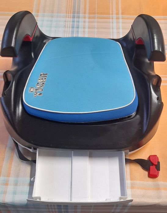 Vând urgent scaun pentru copi auto