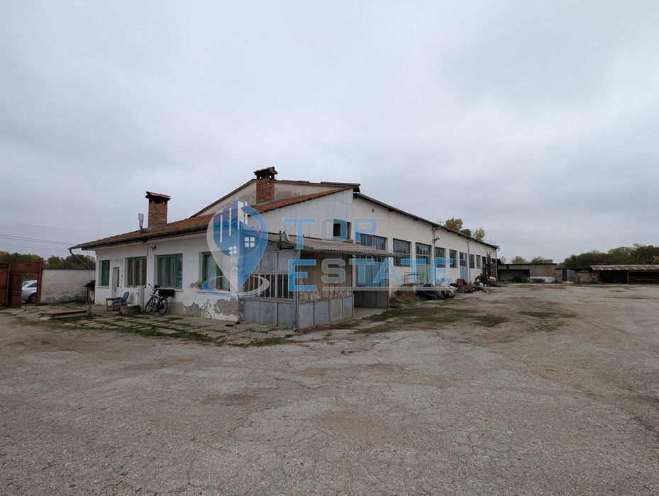 Стопански двор с жилищна част в покрайнините на село Ресен, област Ве