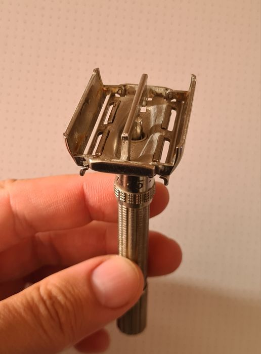 Aparat De Ras Gillette Clasic Ajustabil Barbierit Slim Classic